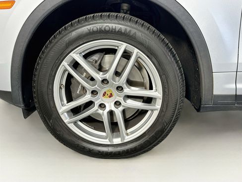 Used 2016 Porsche Cayenne AWD/4WD image 11