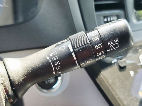 Used 2015 Toyota Sienna XLE FWD image 31