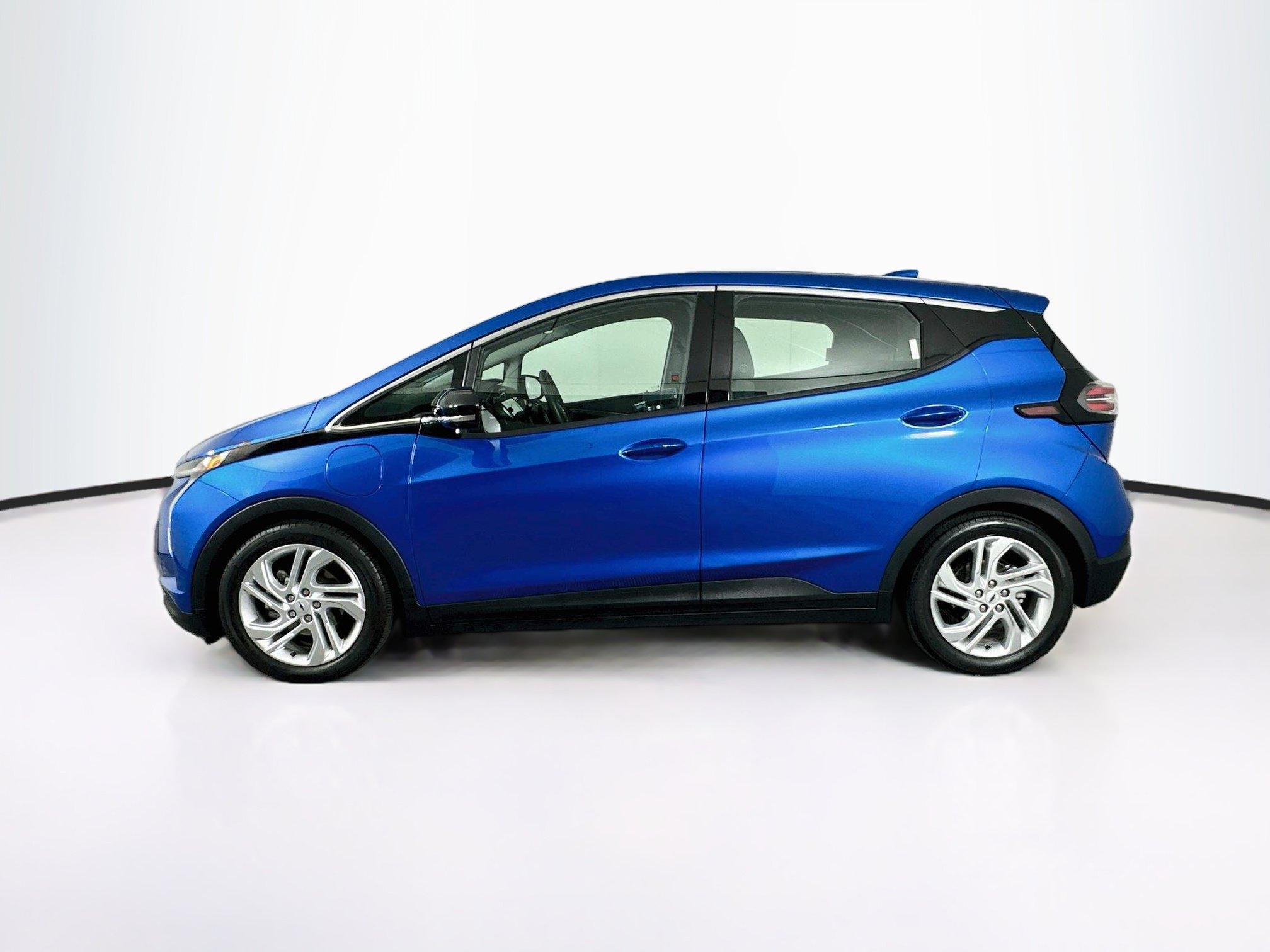 Used 2022 Chevrolet Bolt LT FWD image 4