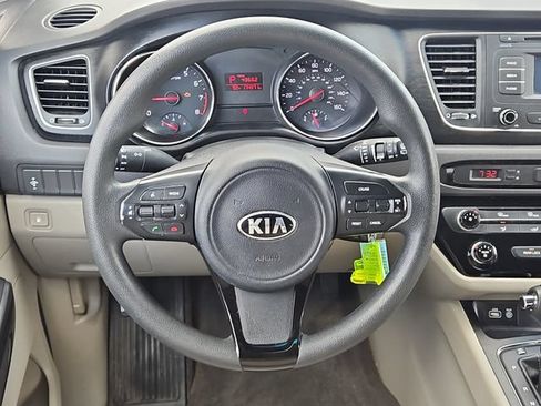 Used 2017 Kia Sedona LX FWD image 12