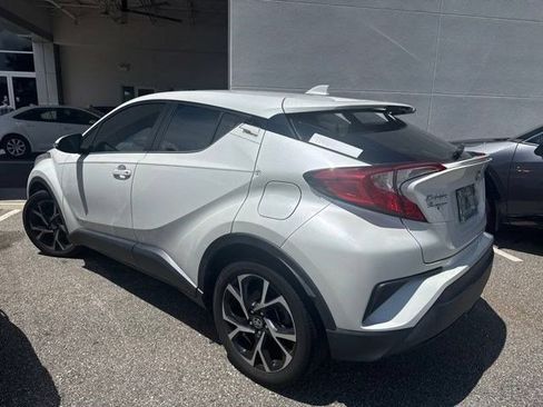 Used 2020 Toyota C-HR XLE FWD image 5