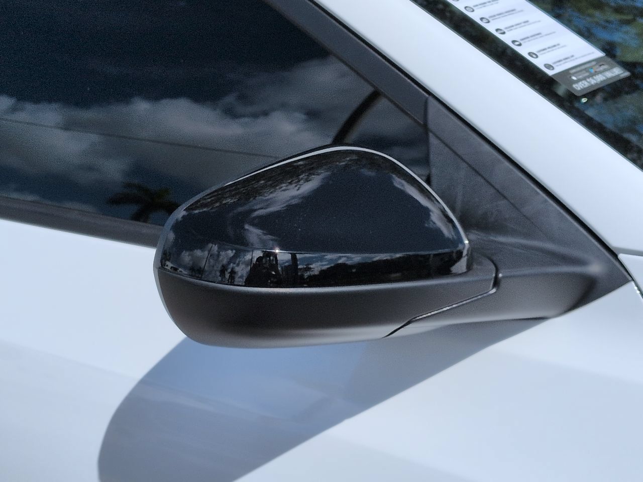 Used 2025 Chevrolet Trax RS w/ Sunroof Package FWD image 12