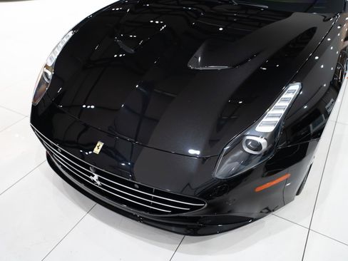 Used 2015 Ferrari California T image 35