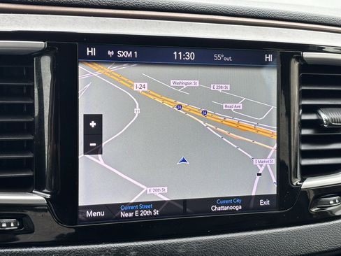 Used 2018 Chrysler Pacifica Touring-L image 4