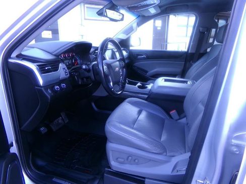 Used 2019 Chevrolet Suburban LT image 12