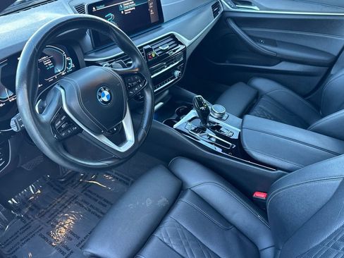 Used 2023 BMW 530e w/ Convenience Package image 9