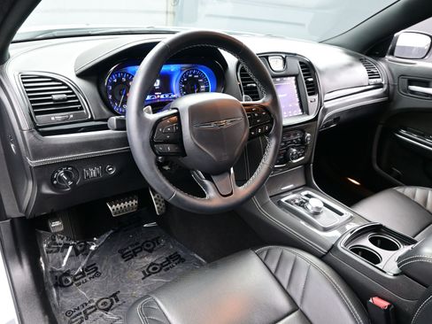 Used 2023 Chrysler 300 C image 13