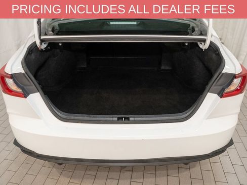 Used 2025 Toyota Camry SE FWD image 5