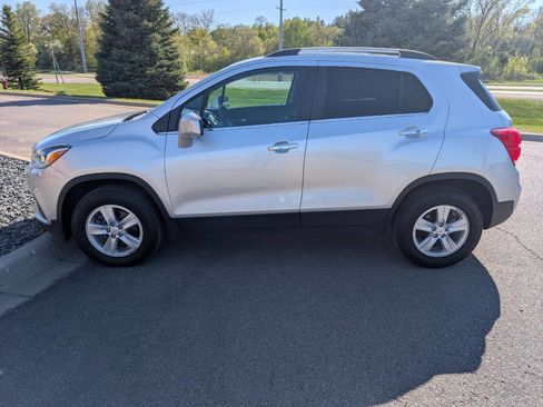 Used 2020 Chevrolet Trax LT w/ LT Convenience Package AWD/4WD image 6