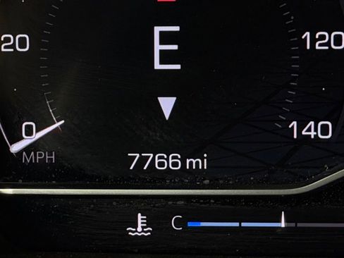 Used 2024 GMC Sierra 2500 SLT w/ SLT Premium Package image 16