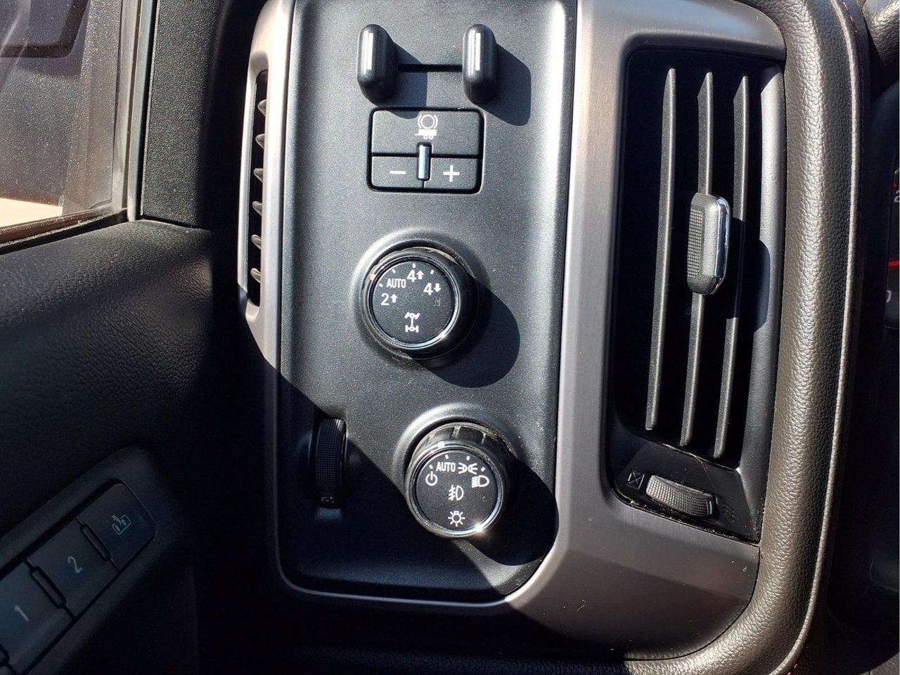 Used 2016 GMC Sierra 1500 SLT w/ All Terrain X Package AWD/4WD image 23