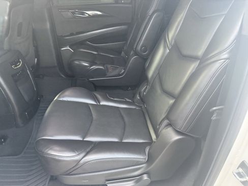 Used 2018 Cadillac Escalade ESV Platinum image 29
