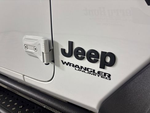 Used 2022 Jeep Wrangler Unlimited Sport image 32