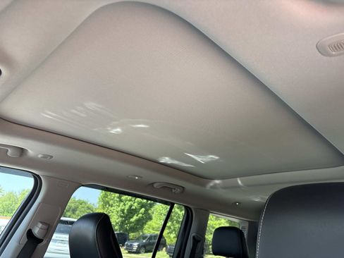 Used 2022 Jeep Grand Cherokee L Limited w/ Luxury Tech Group II AWD/4WD image 17