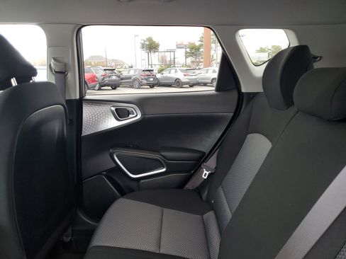 Used 2023 Kia Soul LX image 11