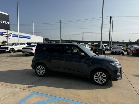 Certified 2022 Kia Soul LX FWD image 12