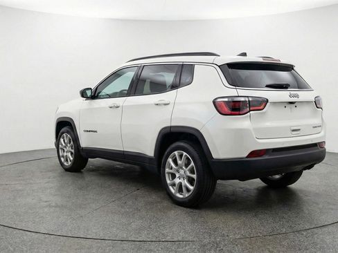 Used 2025 Jeep Compass Limited image 6