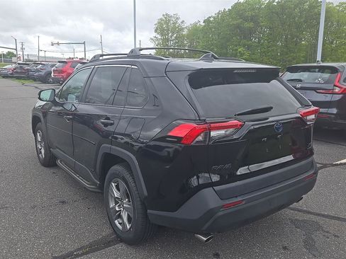 Used 2022 Toyota RAV4 XLE w/ Convenience Package image 4