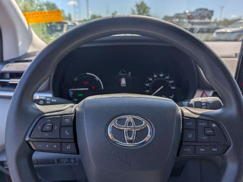 Used 2022 Toyota Sienna LE FWD image 11