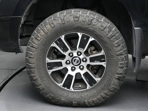 Used 2021 Nissan Titan SV w/ SV Convenience Package image 22