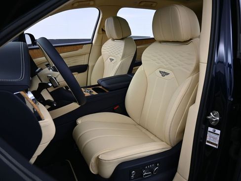 New 2025 Bentley Bentayga image 5