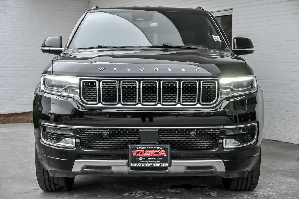 Used 2023 Jeep Wagoneer L Series III w/ Preferred Equipment Group AWD/4WD image 5