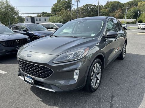 Used 2020 Ford Escape Titanium image 4
