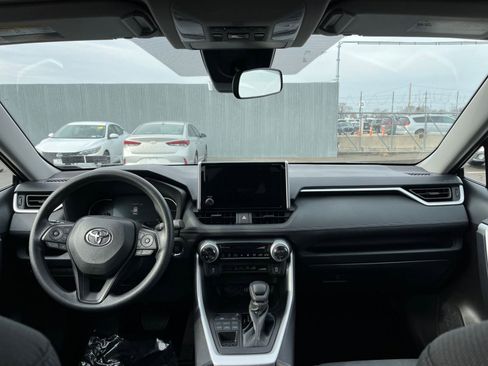 Used 2025 Toyota RAV4 XLE image 33