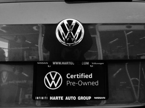 Certified 2021 Volkswagen Tiguan SE w/ Panoramic Sunroof Package image 83