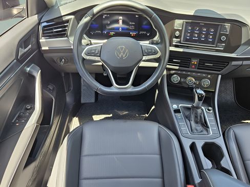 Used 2023 Volkswagen Jetta SE FWD image 10