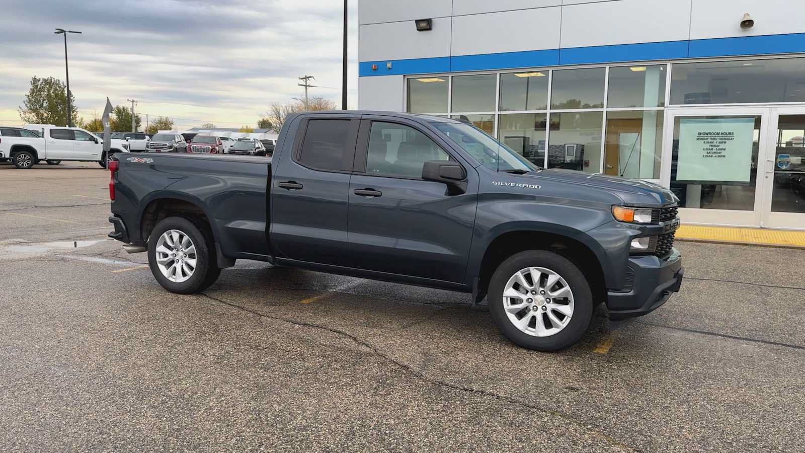Used 2019 Chevrolet Silverado 1500 Custom w/ Custom Value Package AWD/4WD image 3