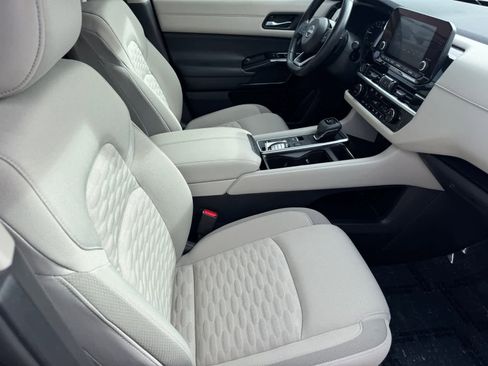 Certified 2022 Nissan Pathfinder SV image 12