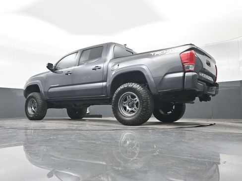 Used 2017 Toyota Tacoma TRD Sport w/ Tow Package (A/T) AWD/4WD image 28