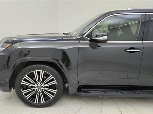 Used 2024 Lexus LX 600 4WD w/ Luxury Package image 9