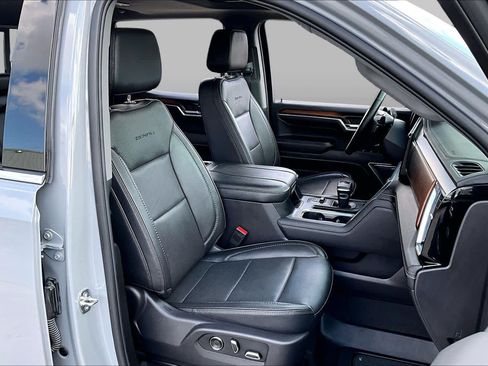 Used 2024 GMC Sierra 1500 Denali w/ Denali Reserve Package AWD/4WD image 9