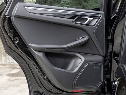 Certified 2026 Porsche Macan AWD/4WD image 48