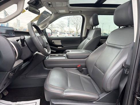 Used 2025 Ford Expedition Active image 30