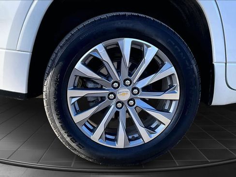 Used 2023 Chevrolet Traverse Premier image 35