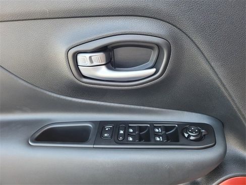 Used 2022 Jeep Renegade Trailhawk image 24