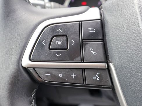 Used 2024 Toyota Highlander XLE AWD/4WD image 14