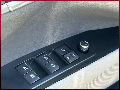 Used 2020 Toyota Camry XLE w/ Navigation Package AWD/4WD image 18