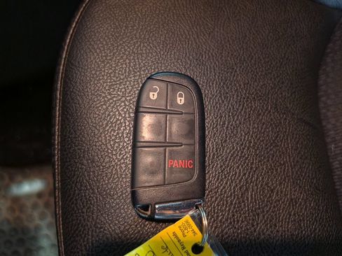 Used 2024 Jeep Compass Trailhawk AWD/4WD image 10