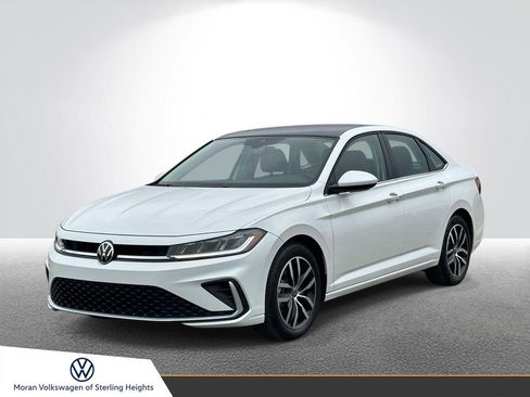 Certified 2025 Volkswagen Jetta SE w/ Sunroof Package image 1