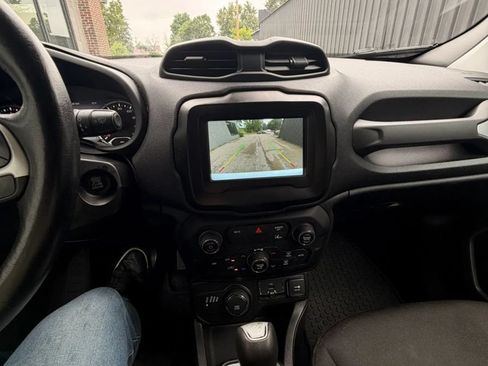 Used 2021 Jeep Renegade Latitude w/ Convenience Group AWD/4WD image 12