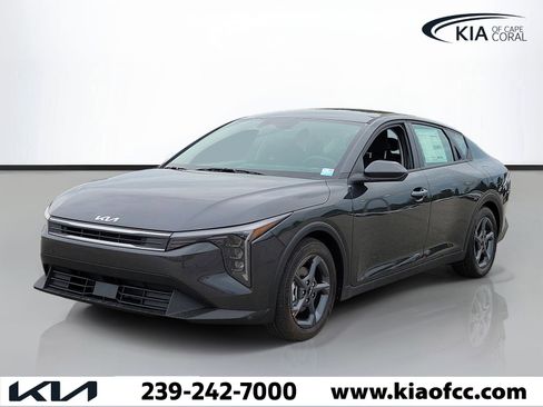 New 2026 Kia K4 FWD image 3
