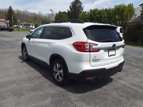 Used 2024 Subaru Ascent Premium w/ Convenience Package image 3