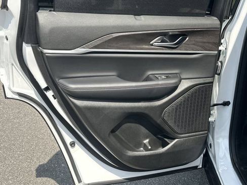 Certified 2025 Jeep Grand Cherokee Limited w/ Luxury Tech Group II image 26