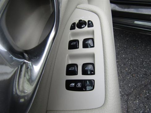 Used 2018 Volvo XC90 T5 Momentum w/ Convenience Package image 12