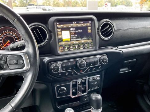 Used 2019 Jeep Wrangler Unlimited Sahara image 8