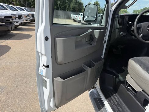 Used 2020 GMC Savana 2500 w/ Driver Convenience Package RWD image 7